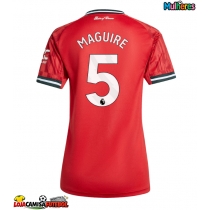 Camisa de Futebol Manchester United Harry Maguire #5 Equipamento Principal Mulheres 2025-26 Manga Curta